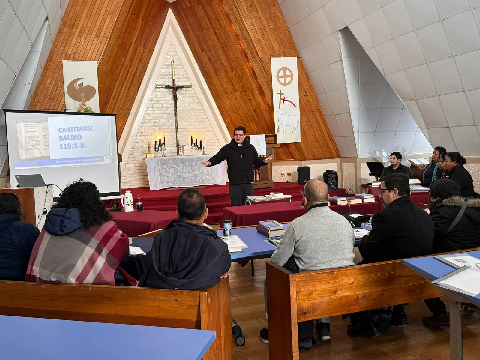 Clase del Instituto Bíblico Luterano en una congregación de la ILC Chile