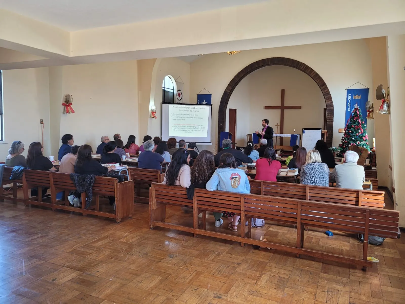 Estudio bíblico en una capilla de la Iglesia Luterana Confesional de Chile