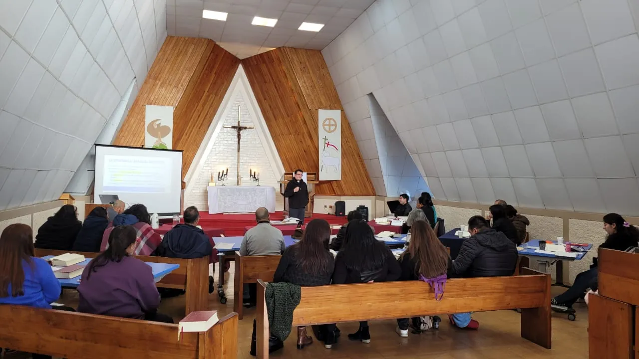 Clase del IBL en una capilla de la ILC Chile