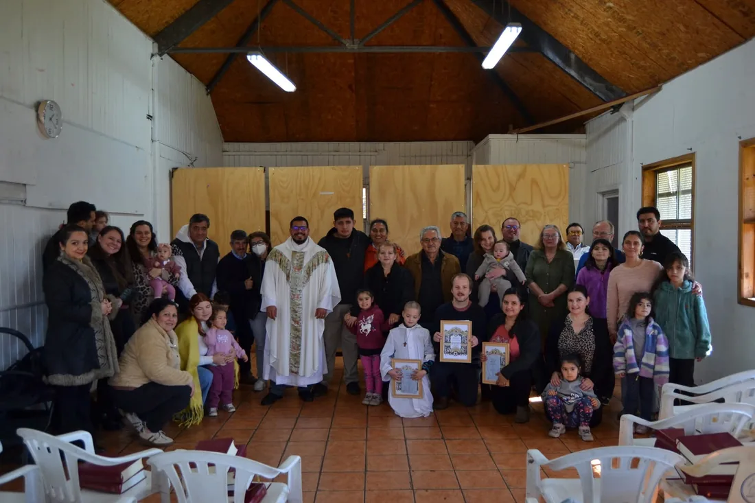 Congregación de la Misión Concepción de la ILC Chile reunida: niños, jóvenes y mayores